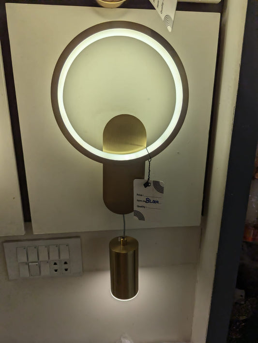 Sleek Brass LED Wall Light